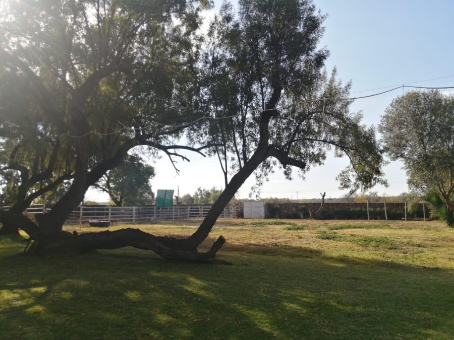 Commercial Property for Sale in Tweeriviere A H North West